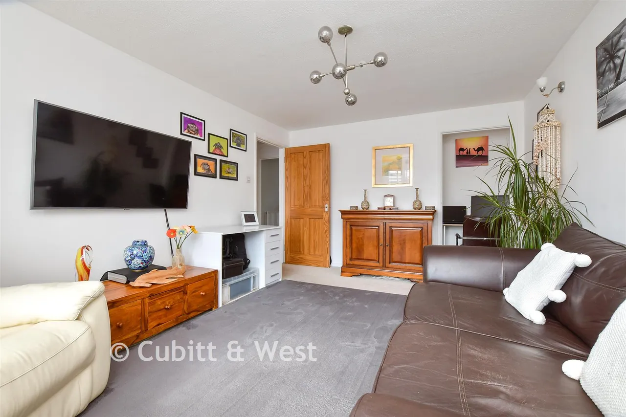 Levett Road, Leatherhead, KT22, photo 2