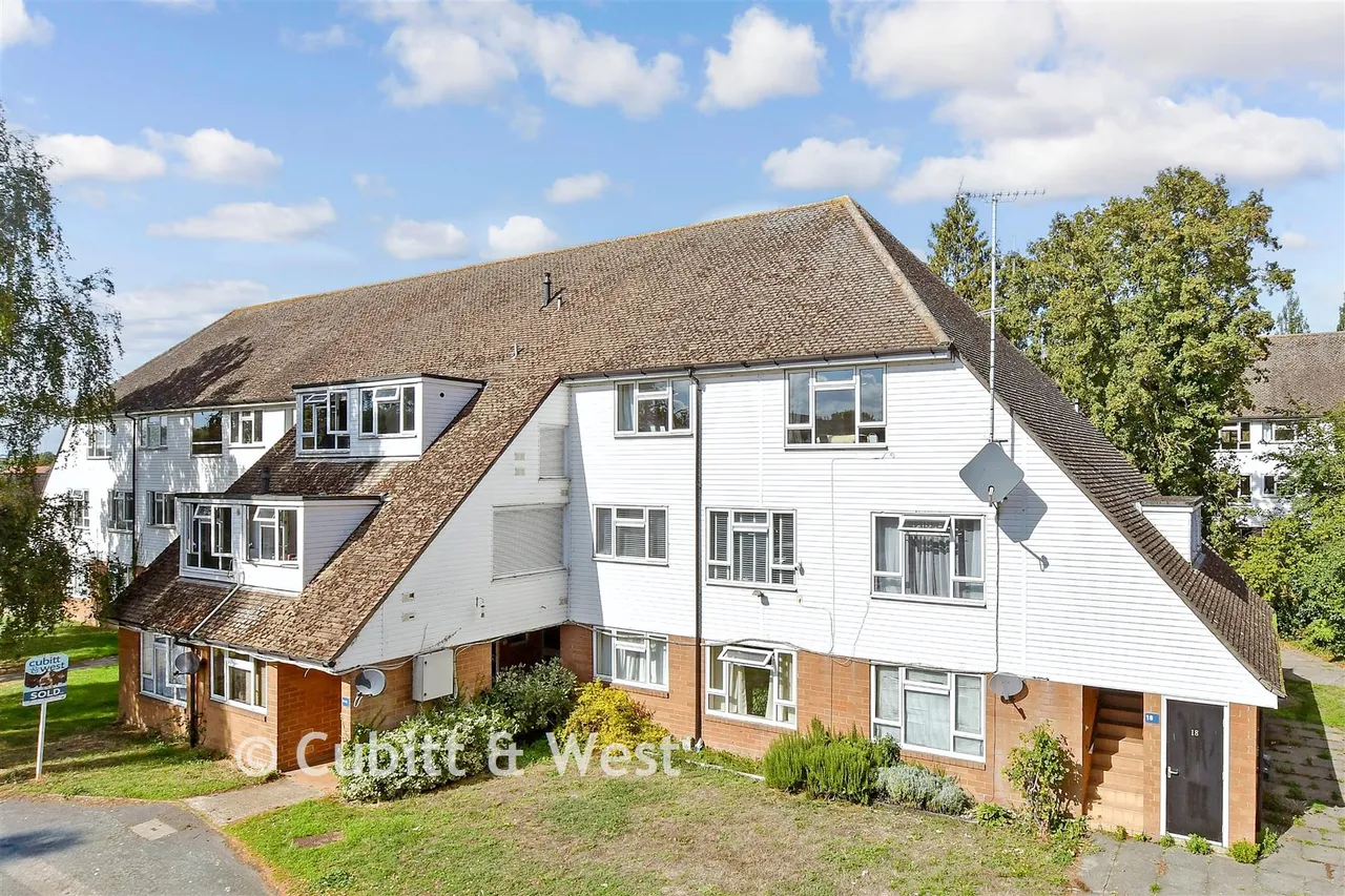 1 bed flat for sale, Levett Road, Leatherhead, KT22