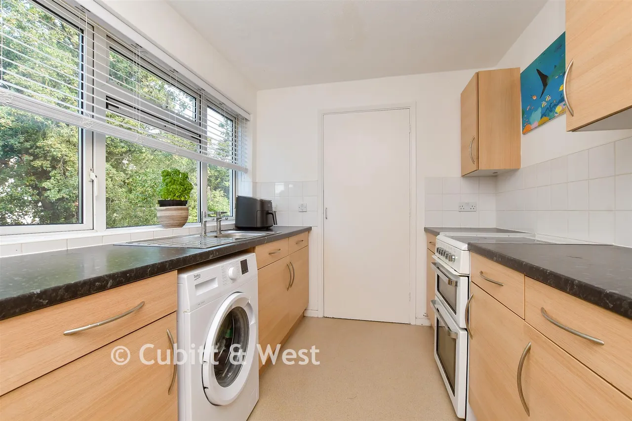 Levett Road, Leatherhead, KT22, photo 5