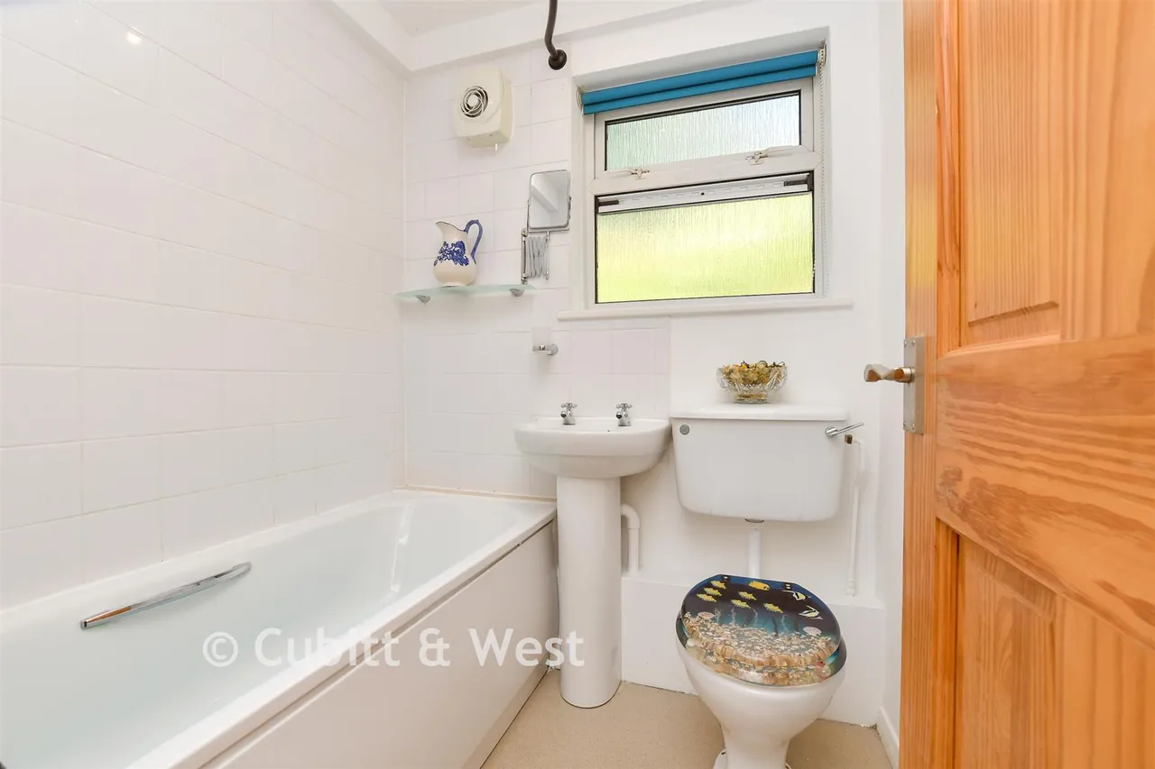 Levett Road, Leatherhead, KT22, photo 7