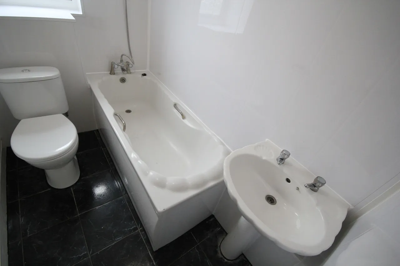 Torrington House, Forty Lane, Wembley, photo 2