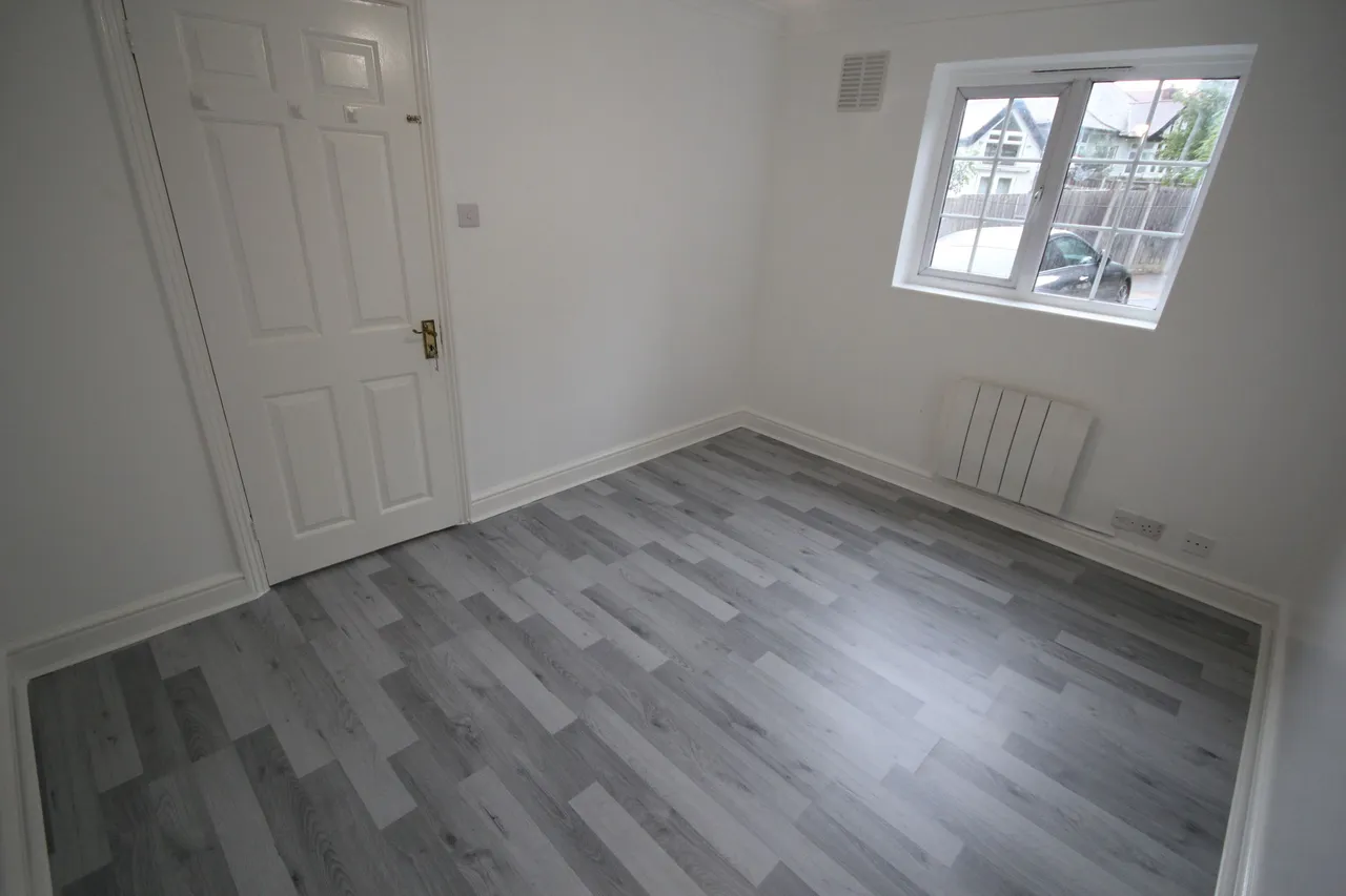 2 bed flat to rent — Torrington House, Forty Lane, Wembley