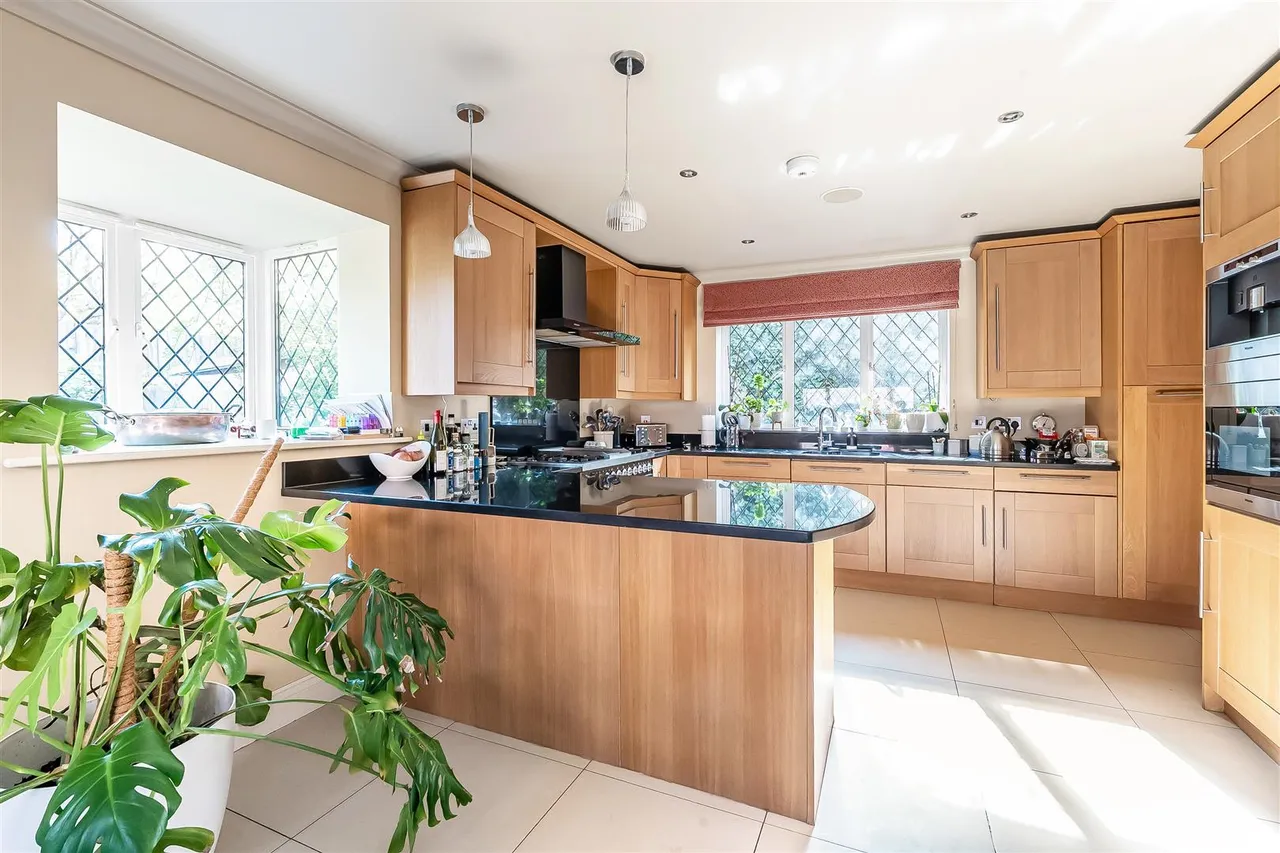 Park Lane, Ashtead, KT21, photo 3