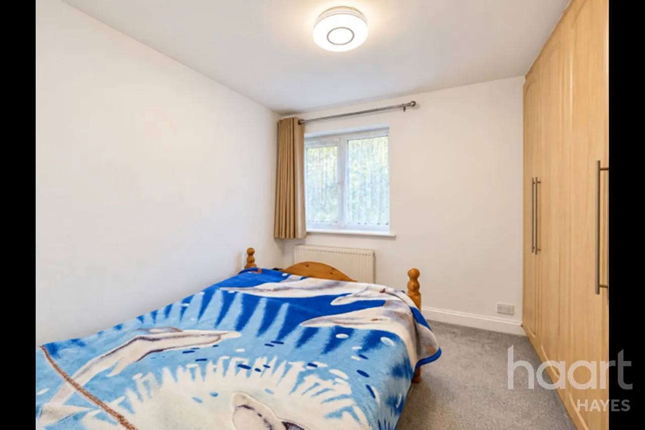 Sandown Close, Hounslow, TW5, photo 9