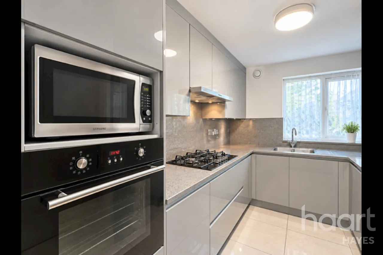 Sandown Close, Hounslow, TW5, photo 7