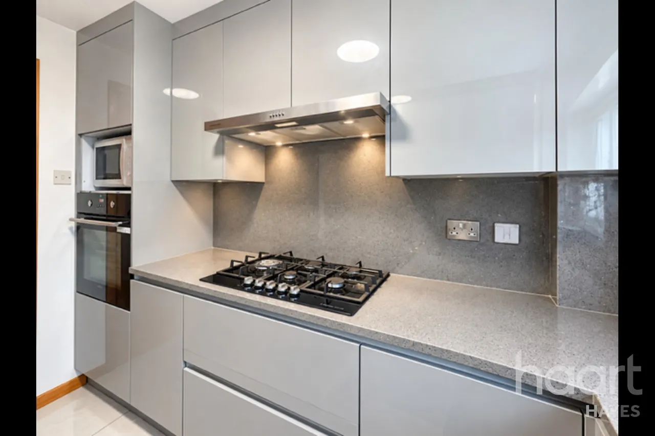 Sandown Close, Hounslow, TW5, photo 8