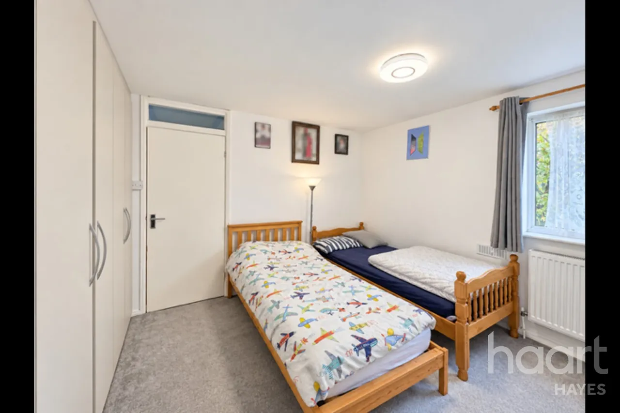 Sandown Close, Hounslow, TW5, photo 12