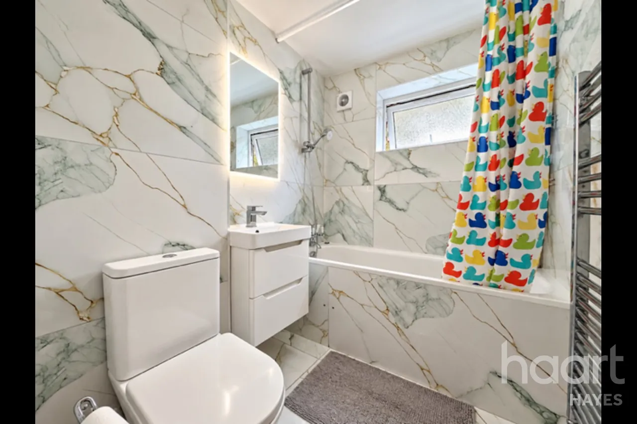 Sandown Close, Hounslow, TW5, photo 13