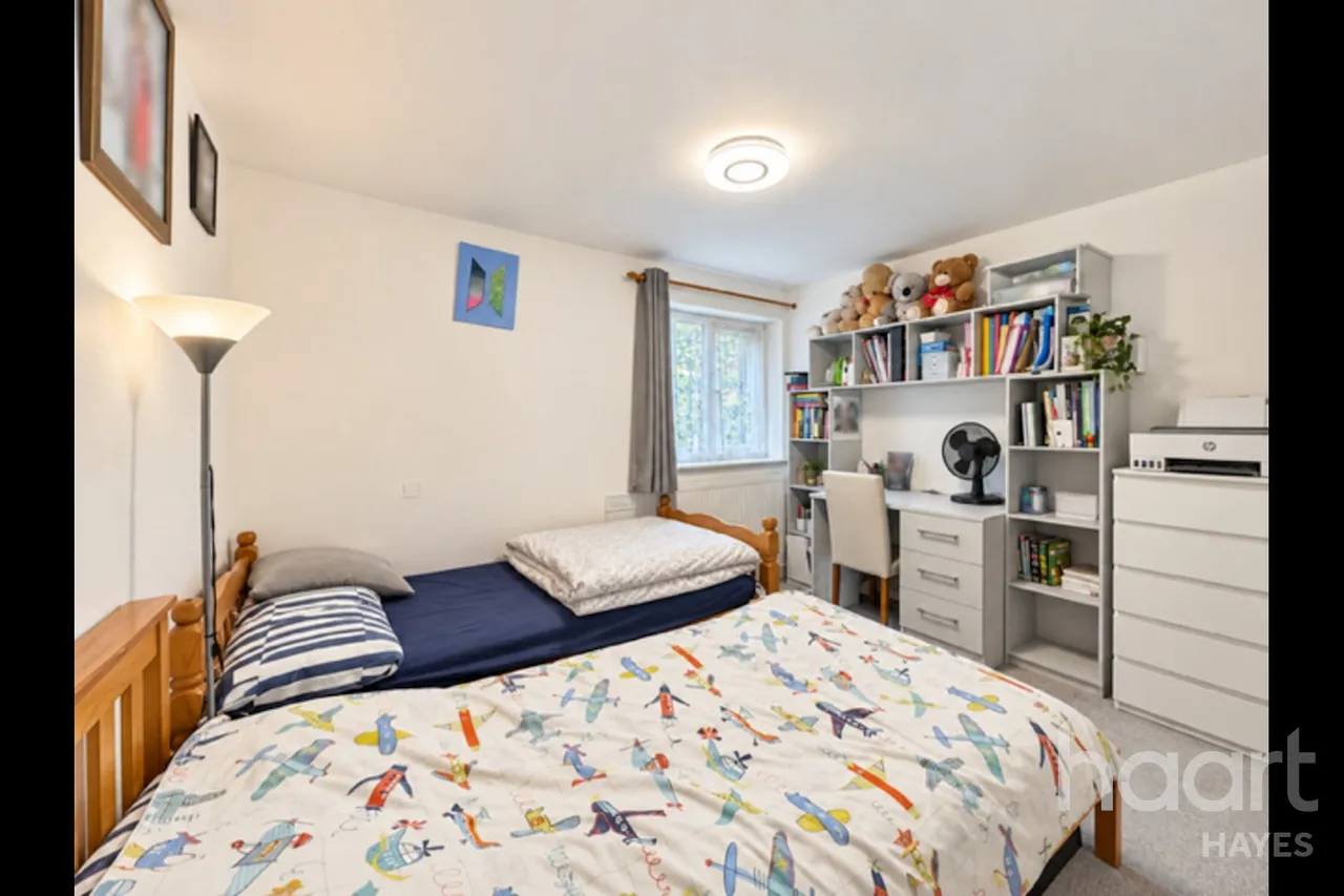 Sandown Close, Hounslow, TW5, photo 11
