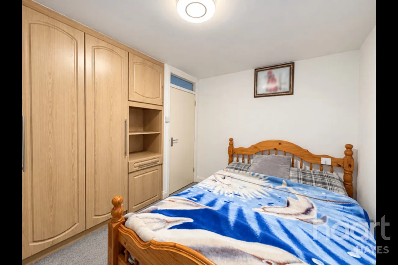 Sandown Close, Hounslow, TW5, photo 10