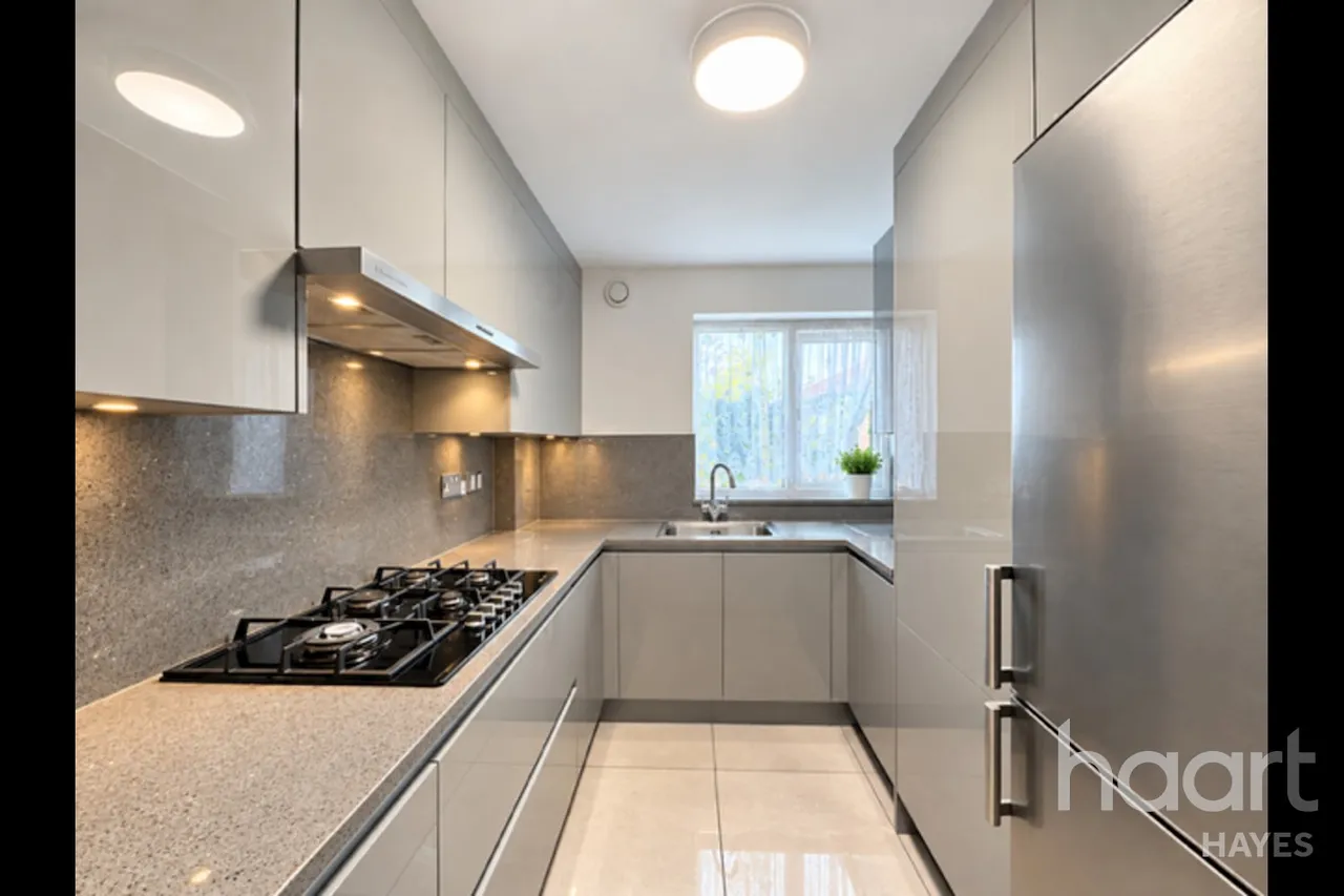 Sandown Close, Hounslow, TW5, photo 6