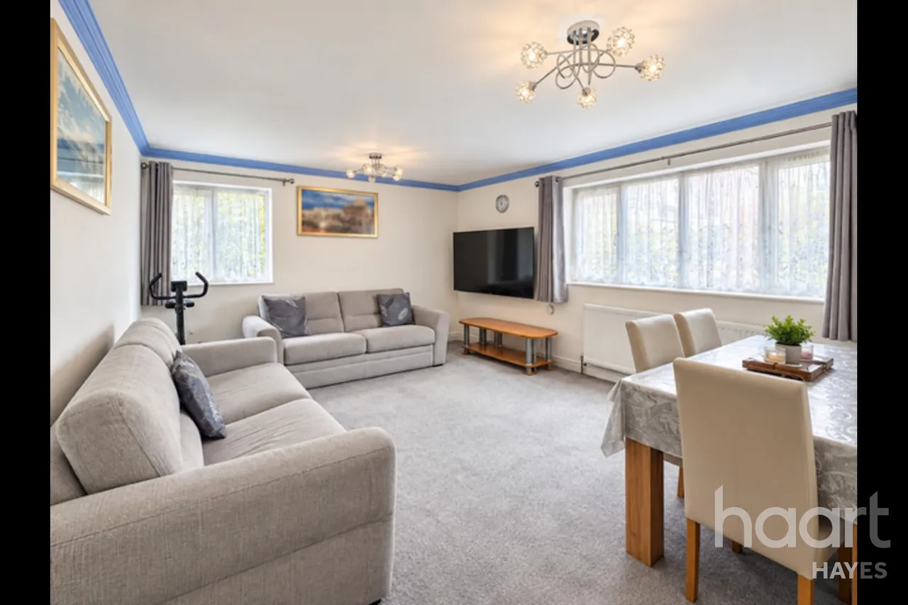 Sandown Close, Hounslow, TW5, photo 4