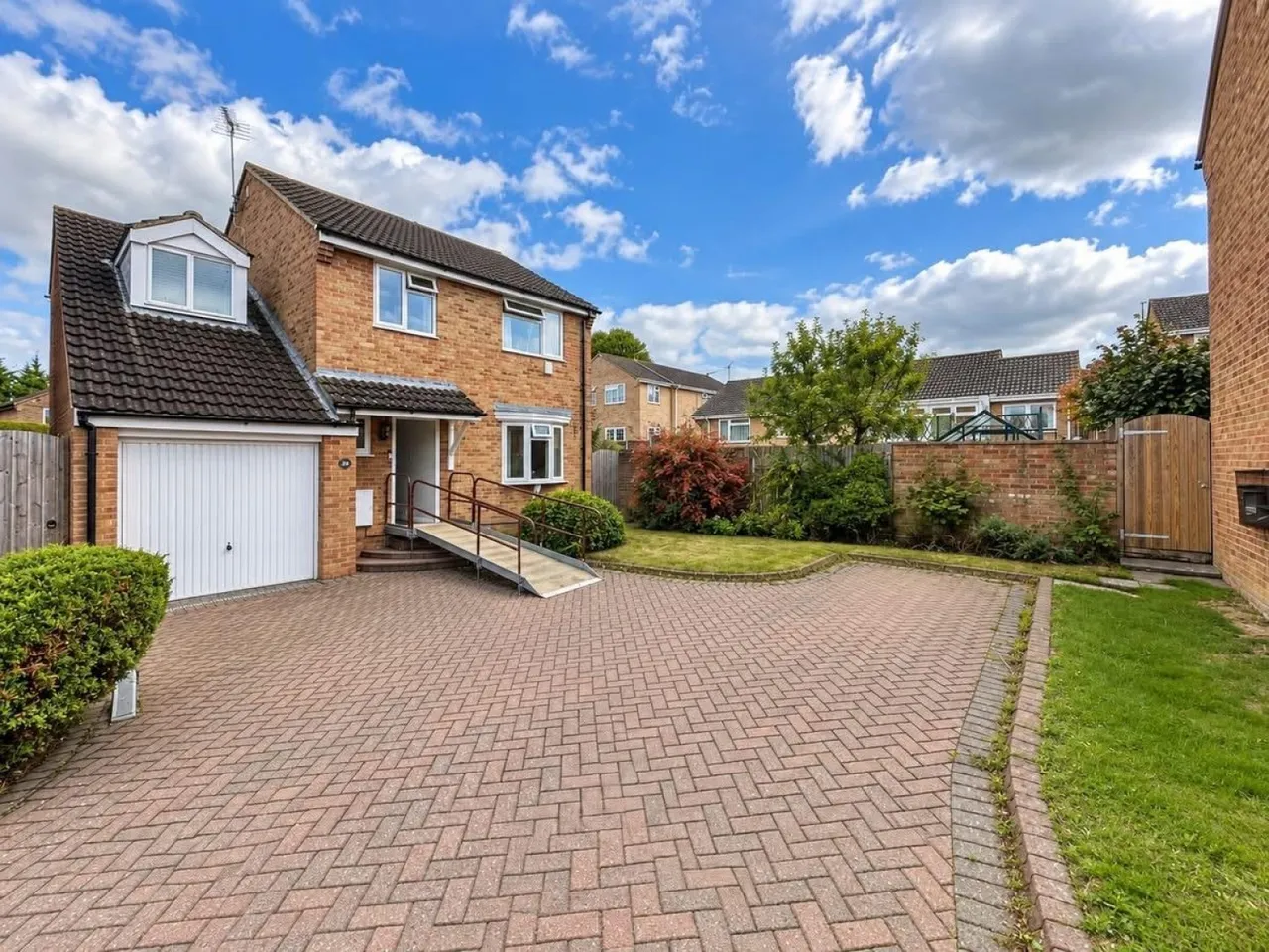 4 bed house for sale — Beyon Drive, Cam, Dursley, GL11 5JW