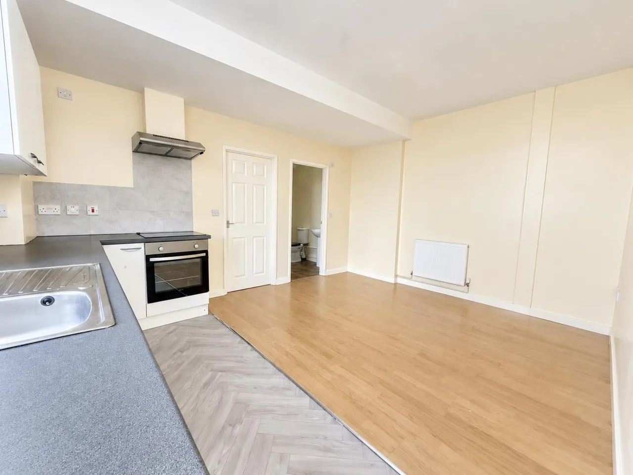 Seaside, Eastbourne, BN22 7NG, photo 3