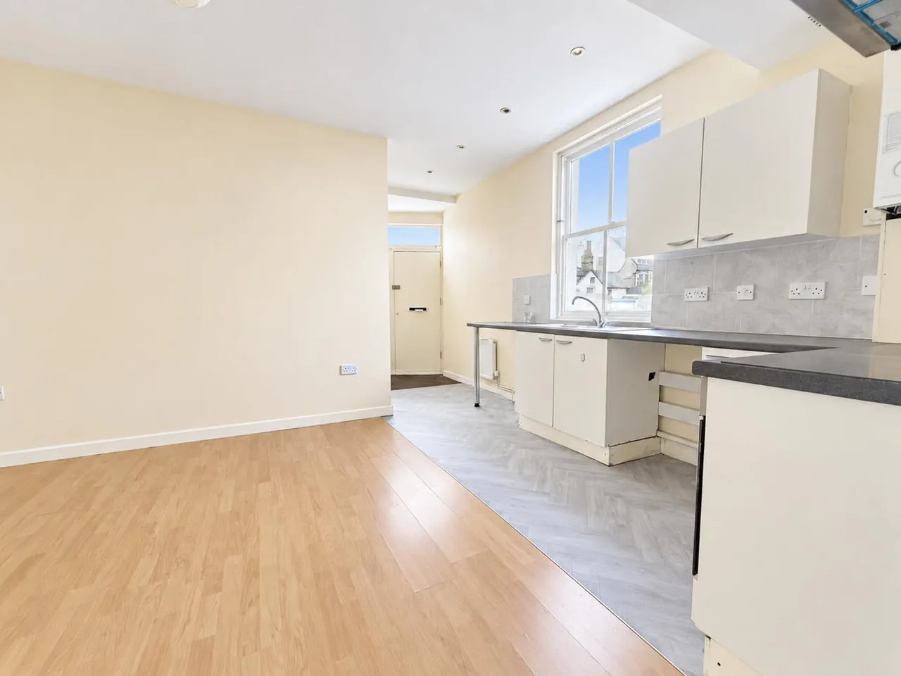 Seaside, Eastbourne, BN22 7NG, photo 4