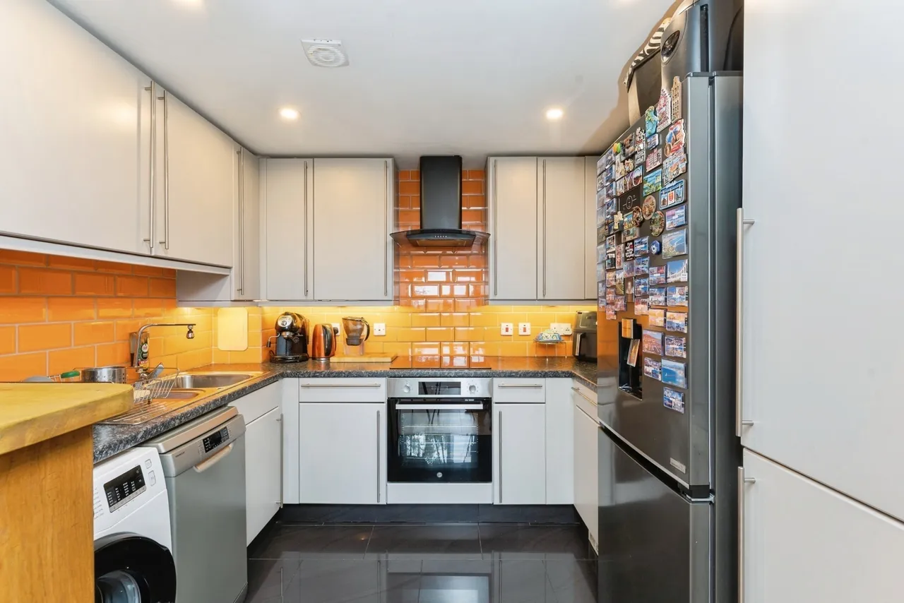 Forest Lane, London, E15, photo 4