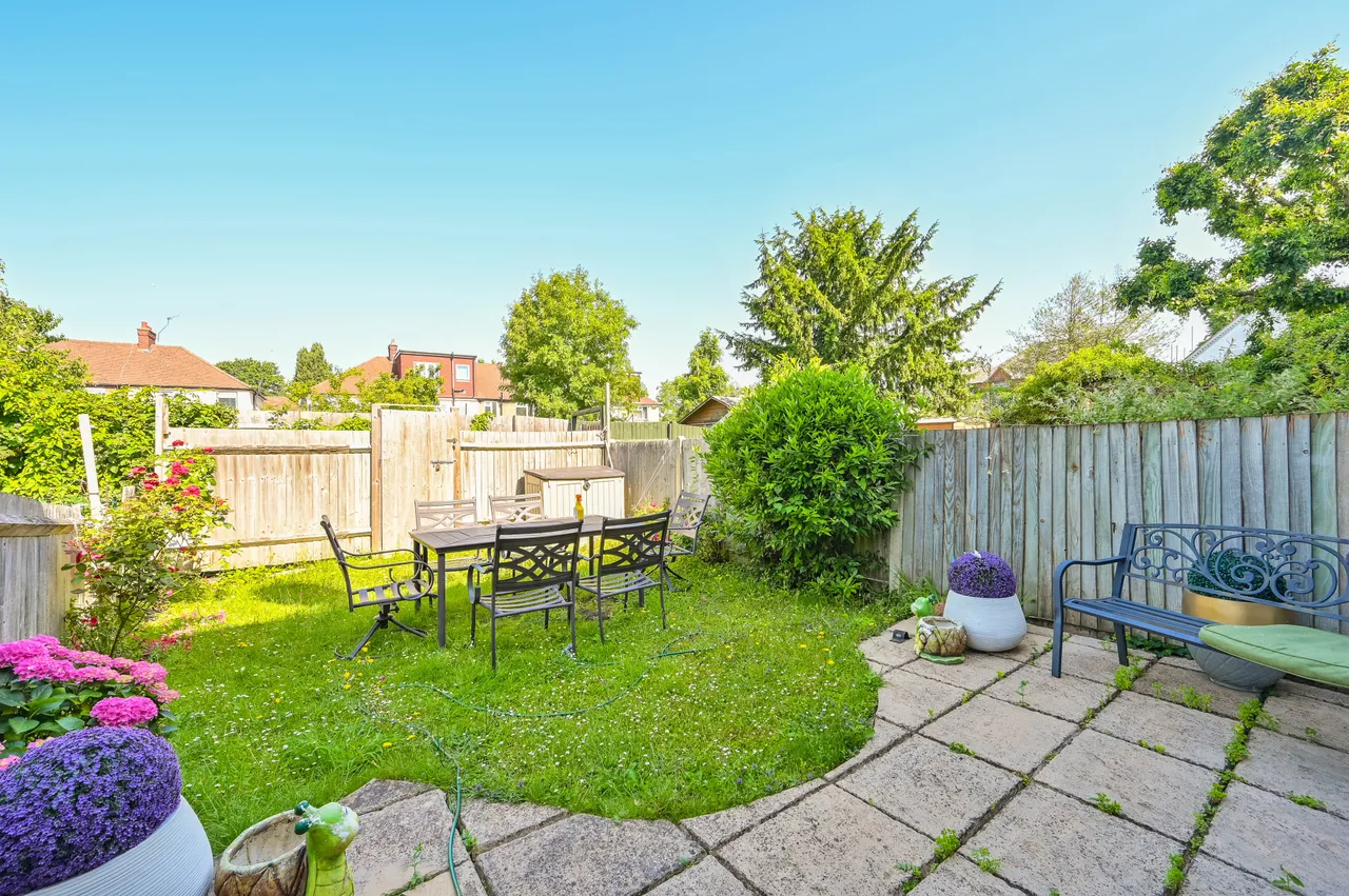 36 Newborough Green, New Malden, photo 3