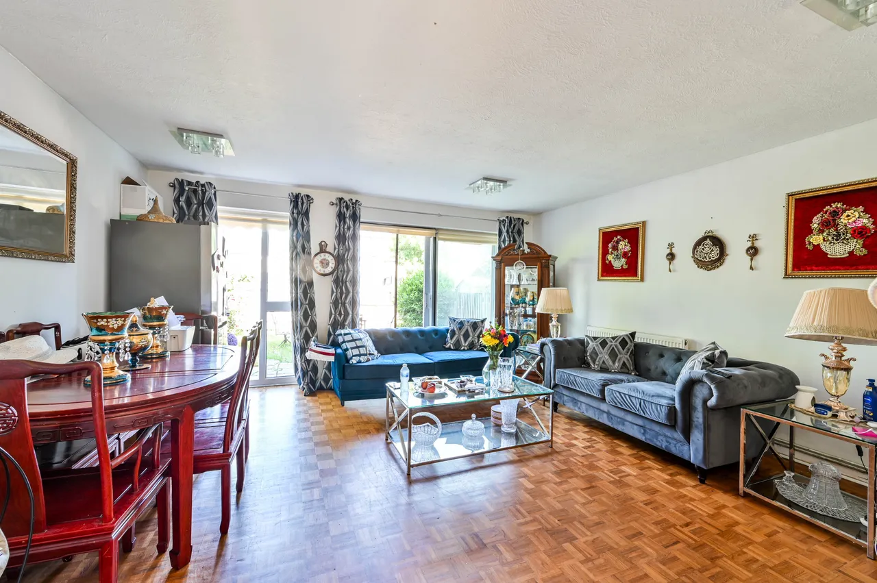 36 Newborough Green, New Malden, photo 2
