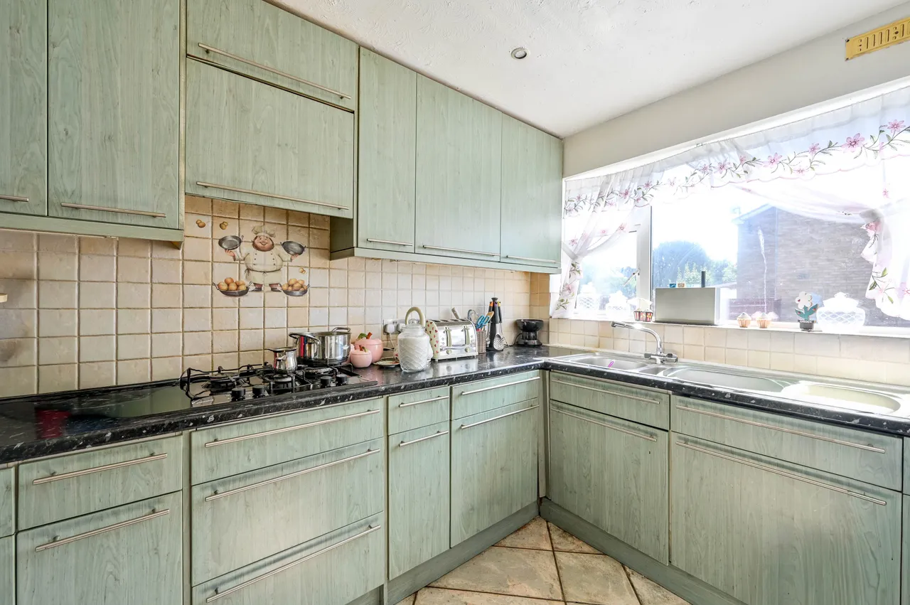 36 Newborough Green, New Malden, photo 4