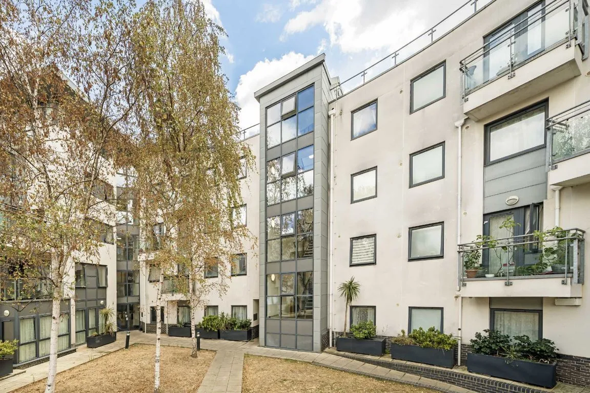 1 bed flat for sale, Mitcham Road, SW17