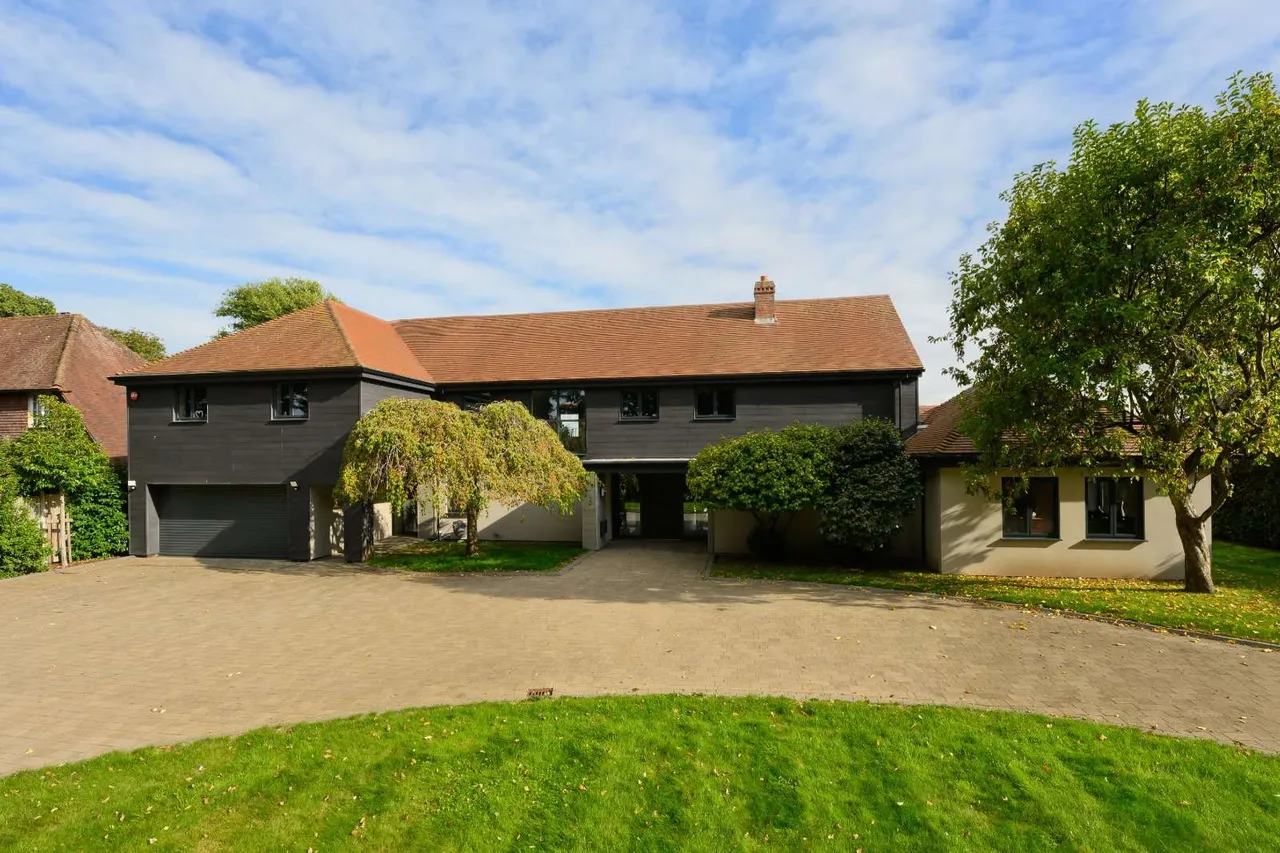 The Avenue, Petersfield, GU31, photo 2