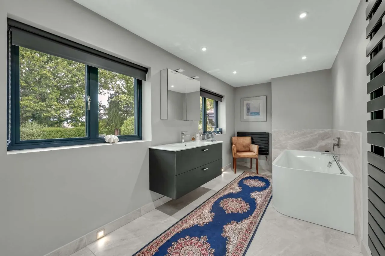 The Avenue, Petersfield, GU31, photo 18