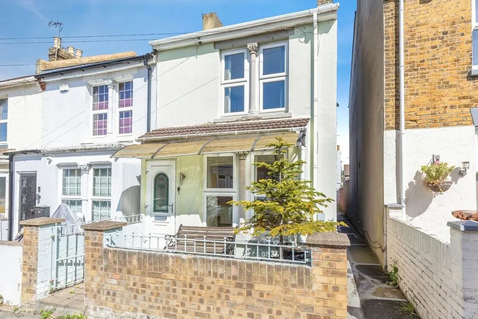 2 bed house to rent, Beresford Road, Gillingham, ME7