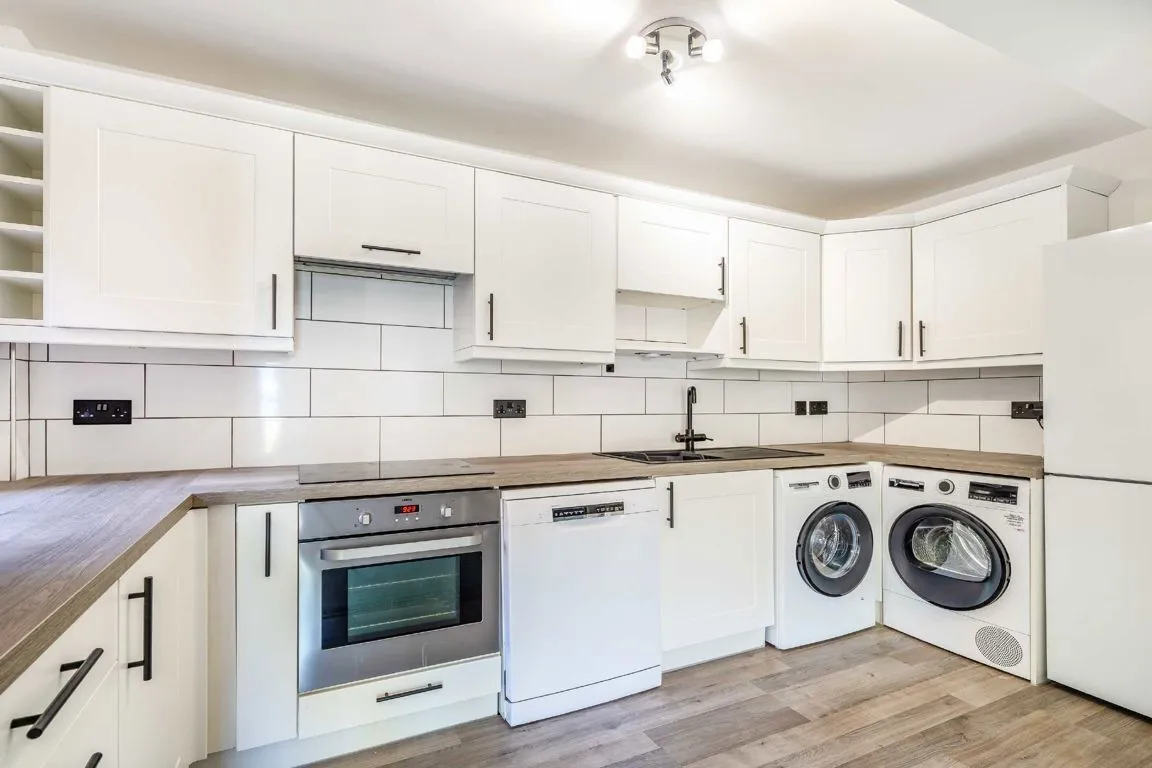 Lambourn Grove, KT1, photo 3