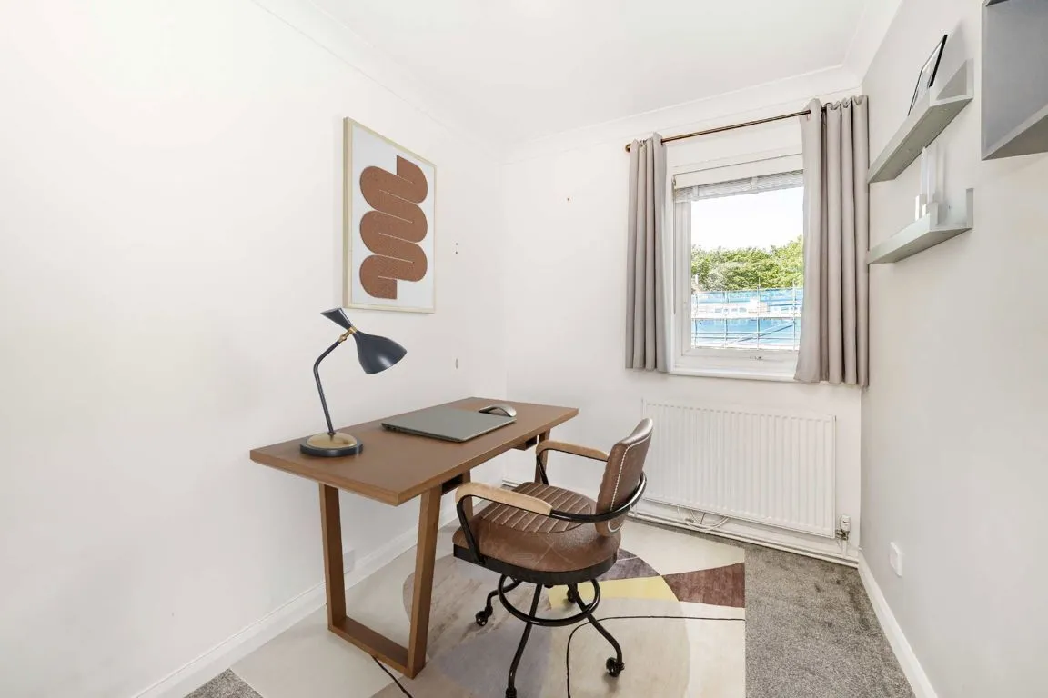Lambourn Grove, KT1, photo 5