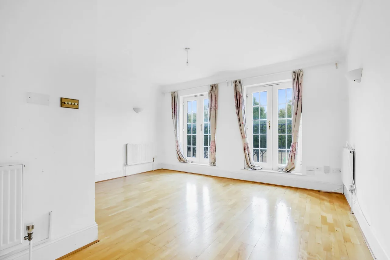 Chadwick Place, Kingston, KT6, photo 2