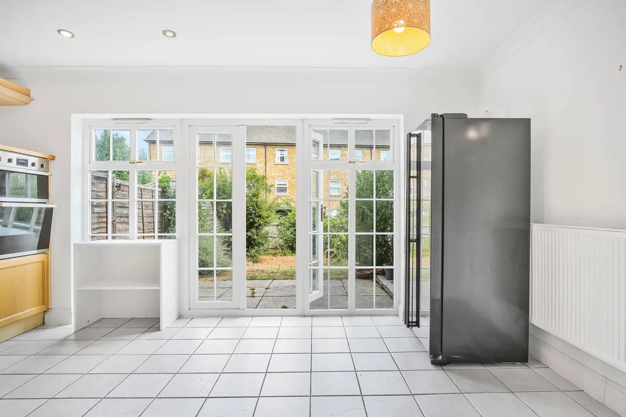 Chadwick Place, Kingston, KT6, photo 3