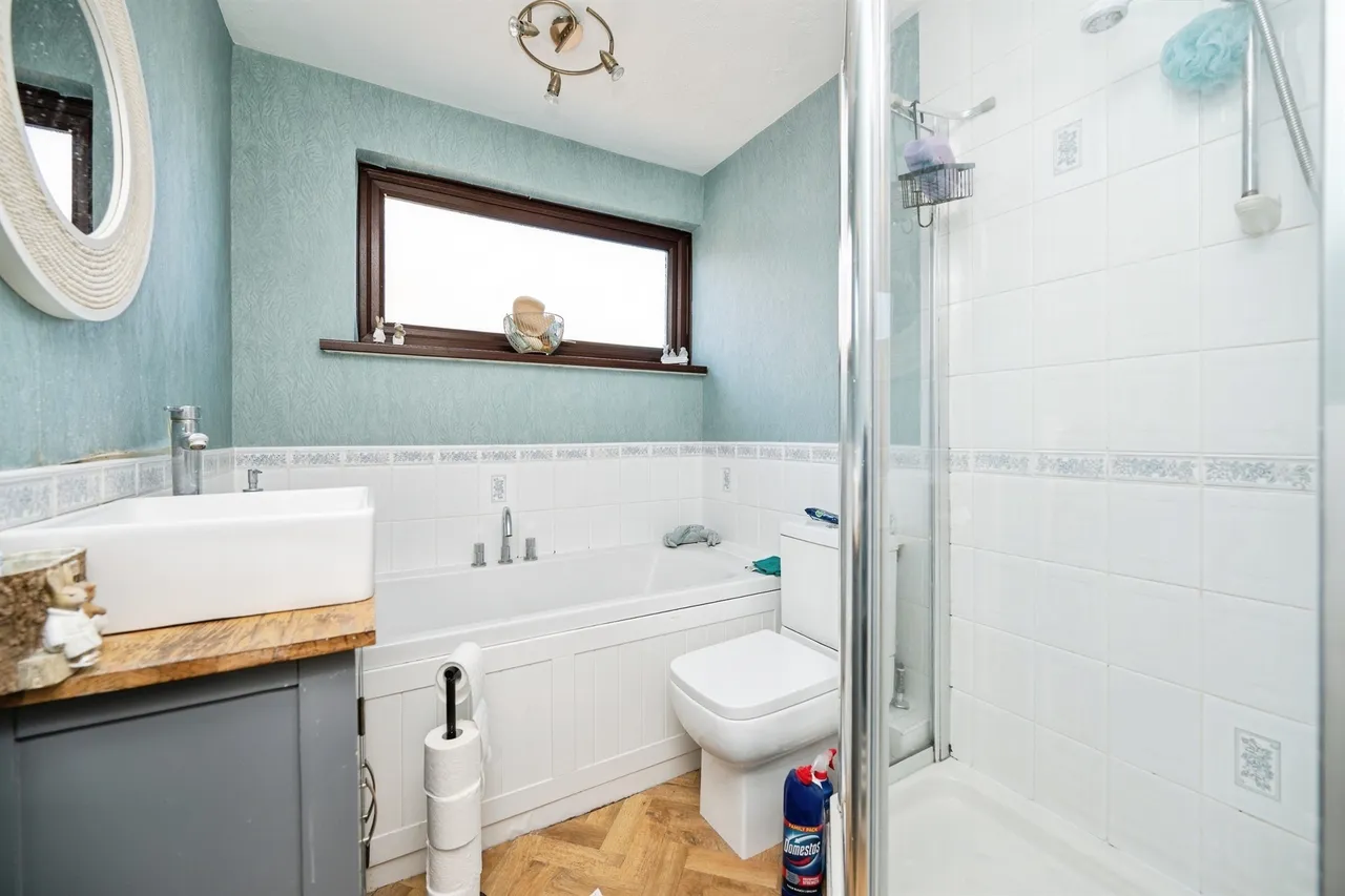 Raby Close, Tividale, OLDBURY, photo 9