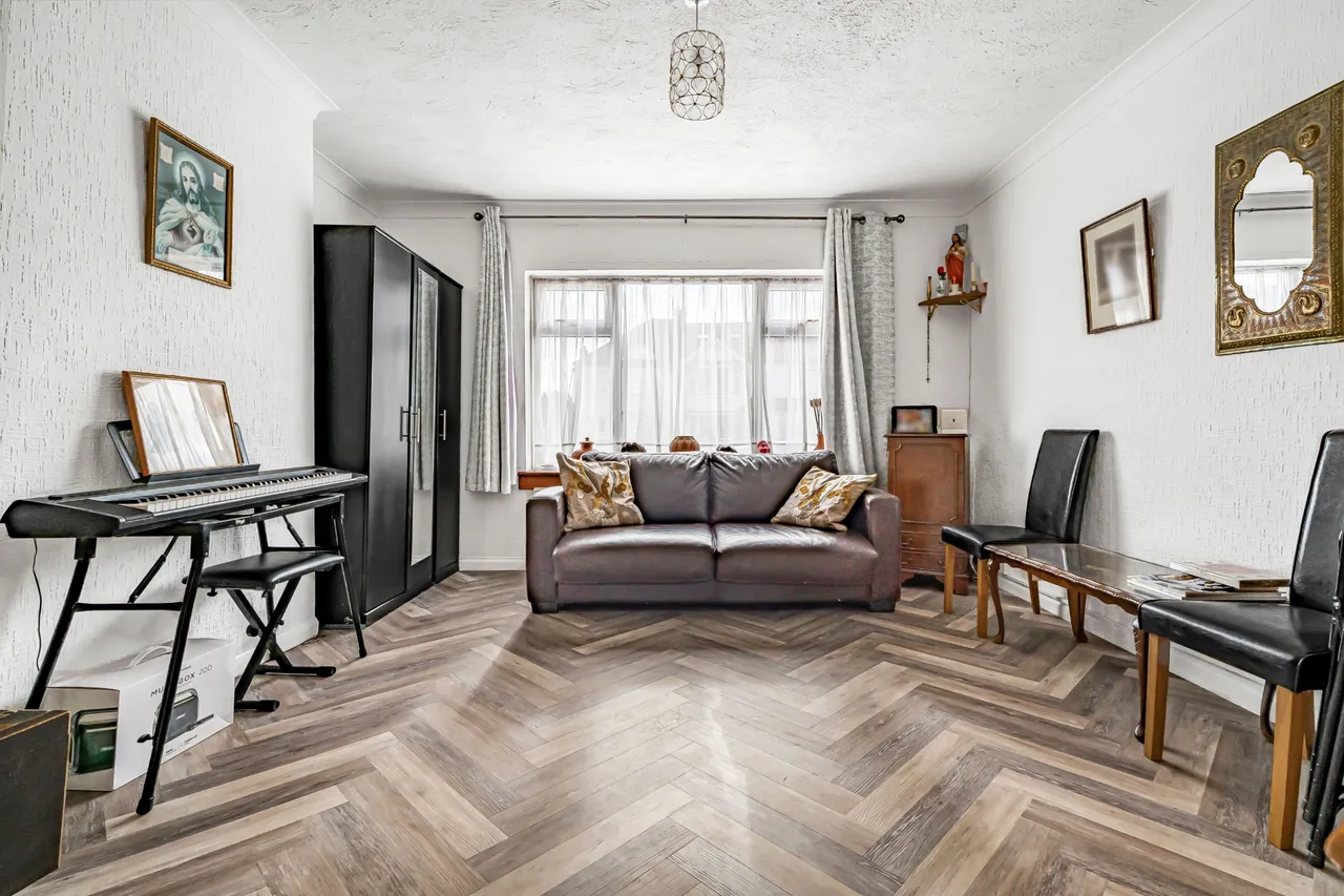Cranbrook Road, Ilford, IG2, photo 2
