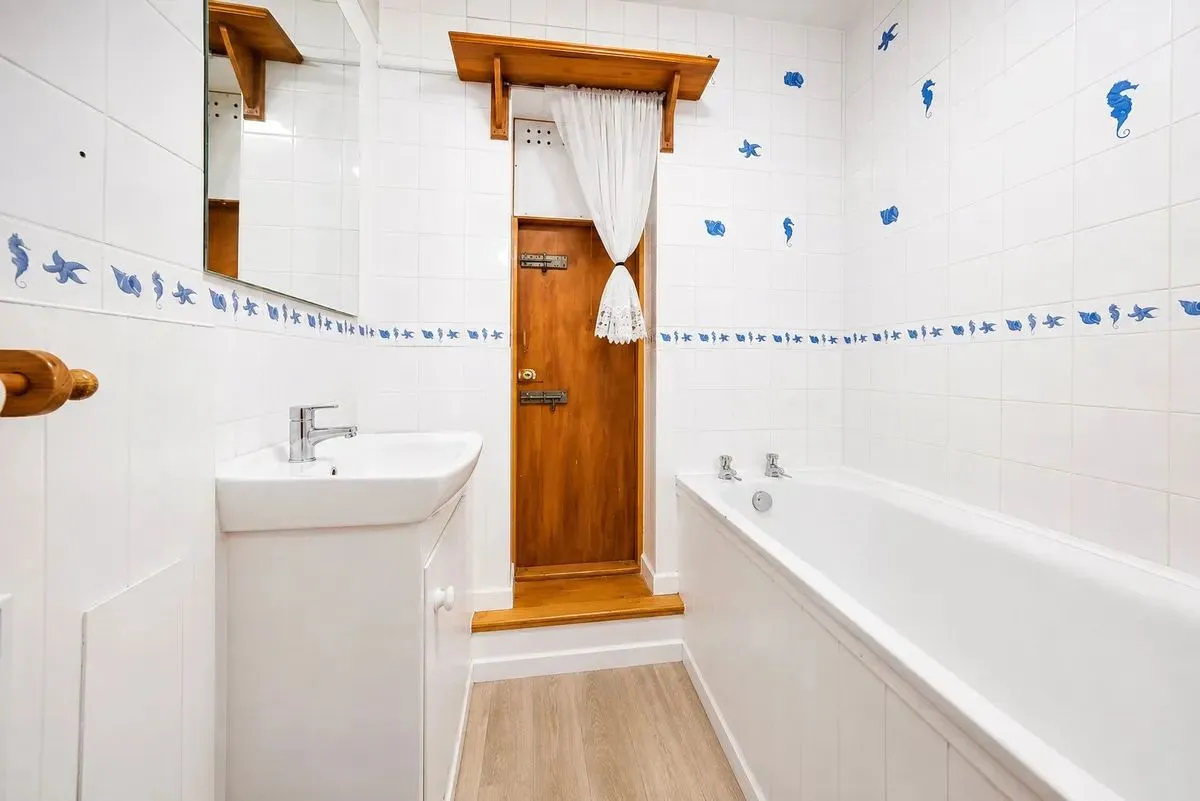 Logan Close, Hounslow, TW4, photo 8