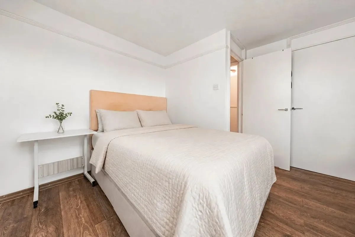 Logan Close, Hounslow, TW4, photo 5