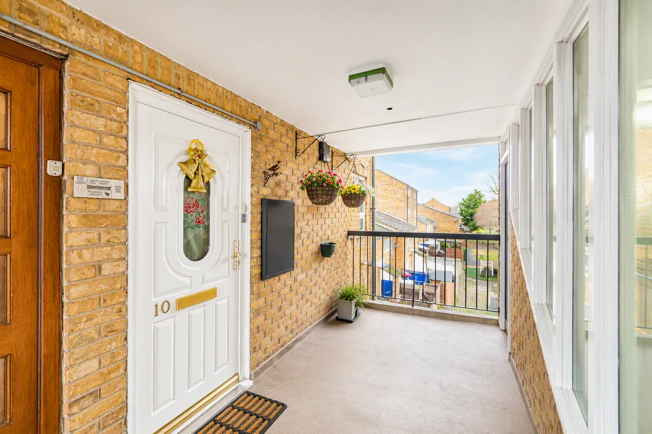Logan Close, Hounslow, TW4, photo 2