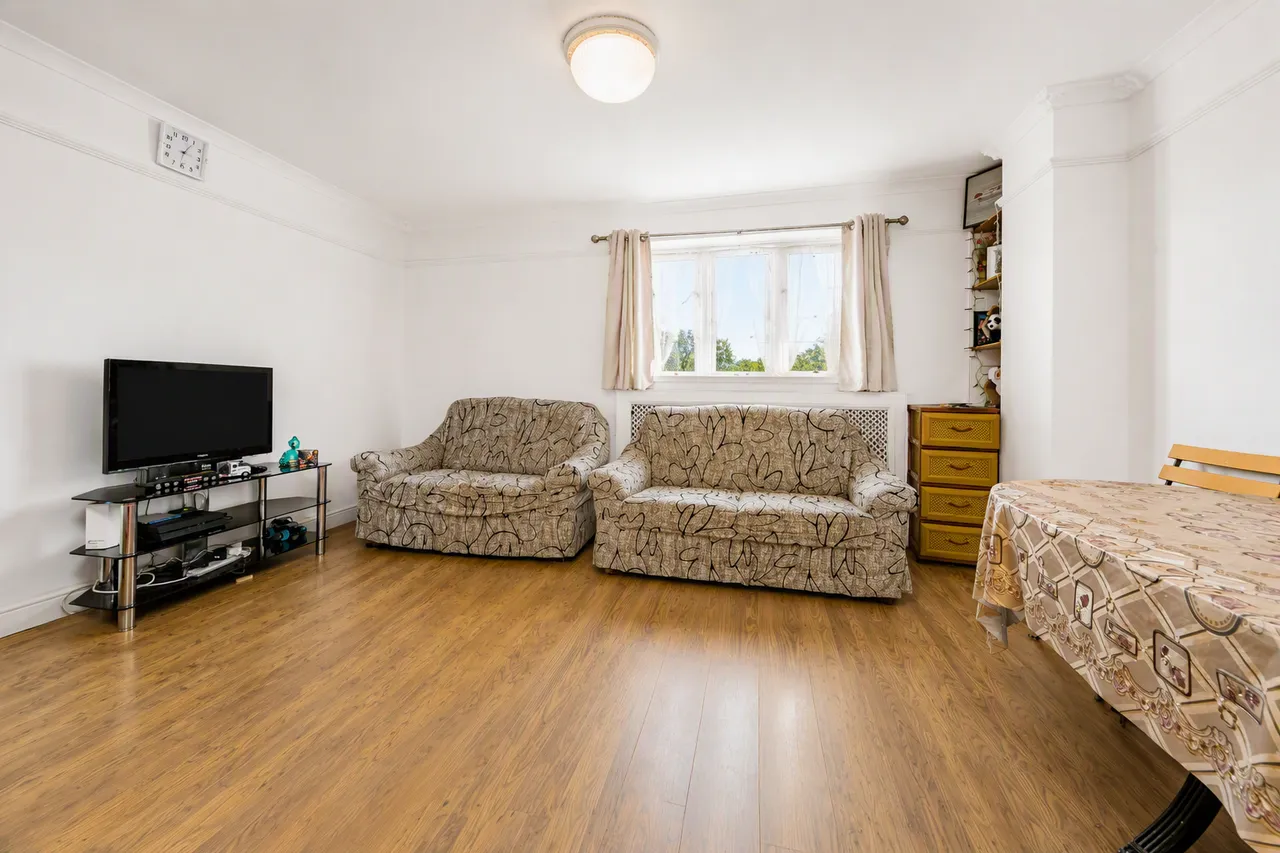 Logan Close, Hounslow, TW4, photo 3