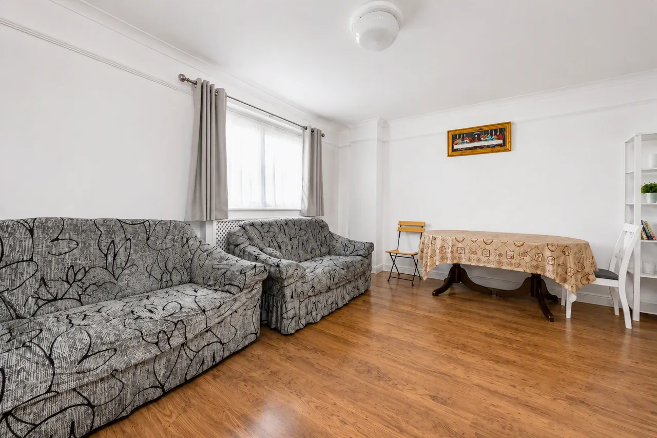 Logan Close, Hounslow, TW4, photo 4