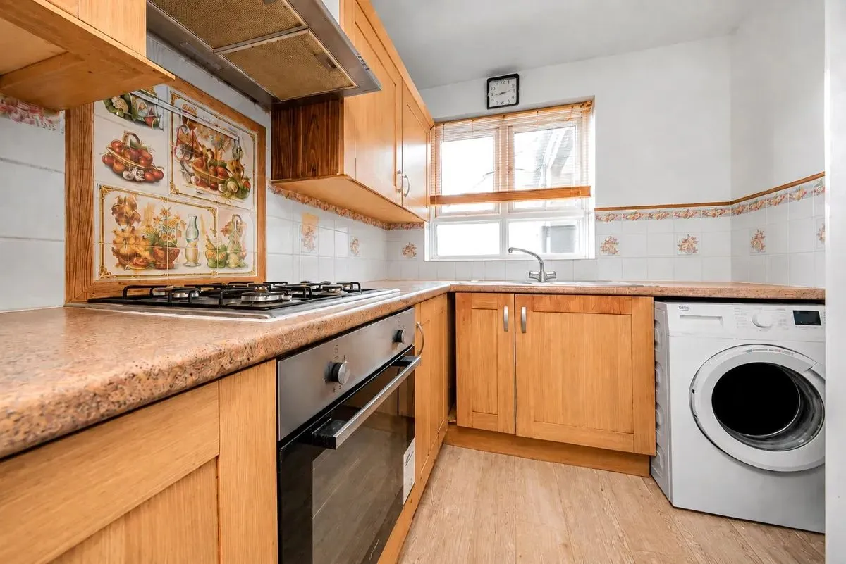 Logan Close, Hounslow, TW4, photo 7