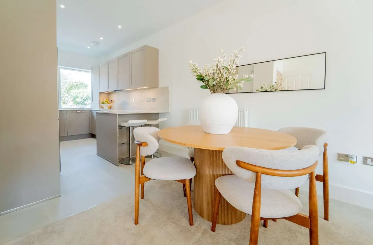 43 The Braithwaite, St James Park, Locksway Road, Southsea, PO4 8LD, photo 4