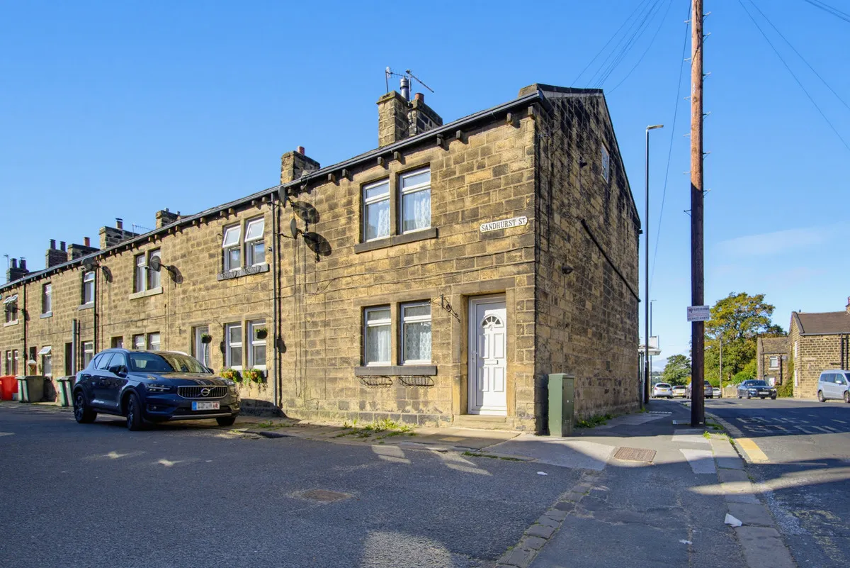 2 bed house for sale, Sandhurst Street, Leeds, LS28