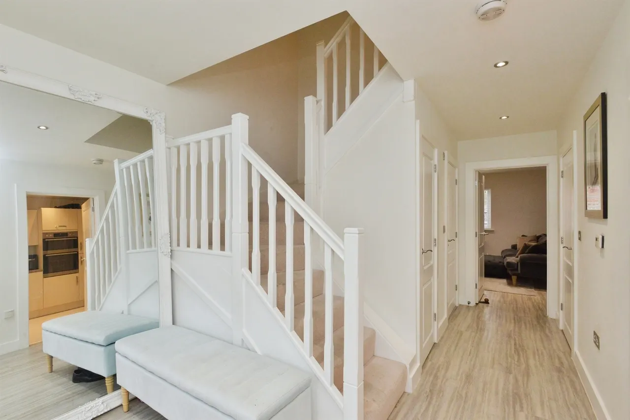 Devereux Court, Glebe Farm, Milton Keynes, photo 5