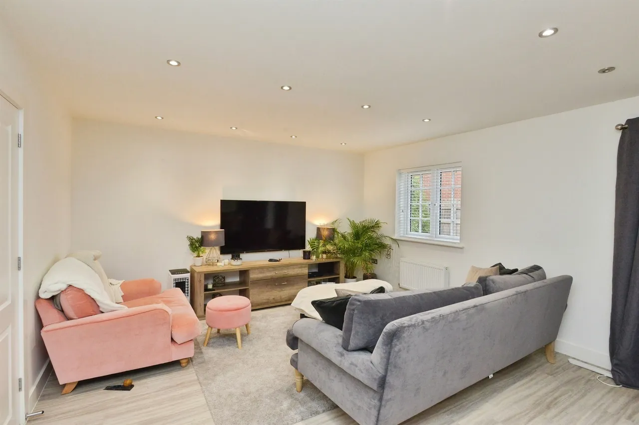 Devereux Court, Glebe Farm, Milton Keynes, photo 9