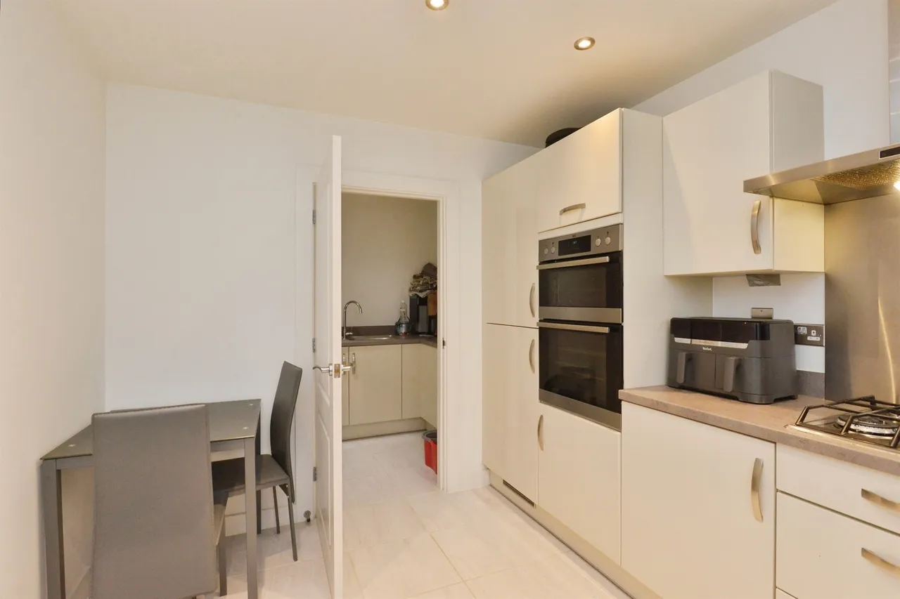 Devereux Court, Glebe Farm, Milton Keynes, photo 7