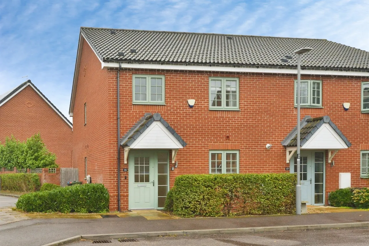 3 bed house for sale — Devereux Court, Glebe Farm, Milton Keynes
