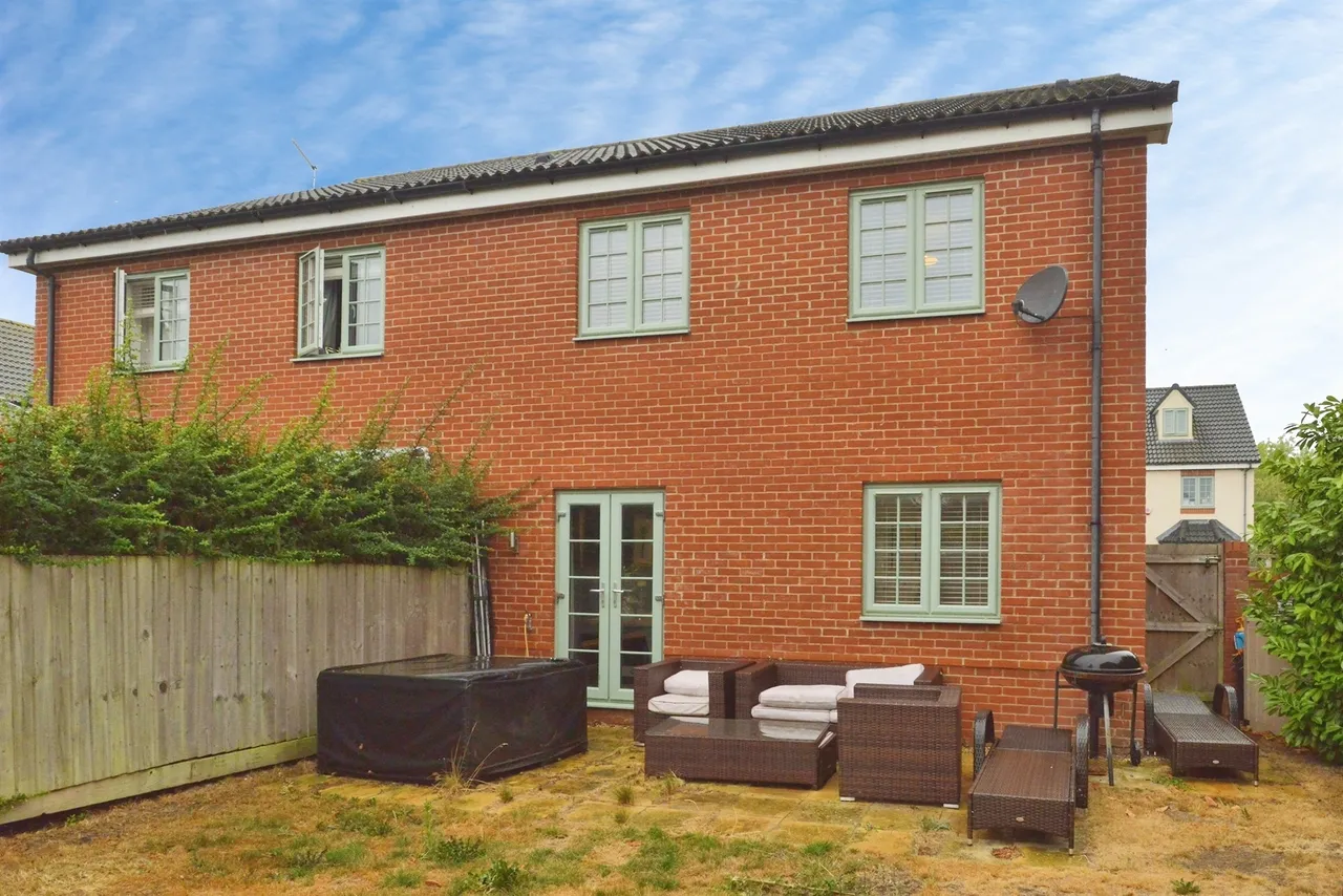 Devereux Court, Glebe Farm, Milton Keynes, photo 4