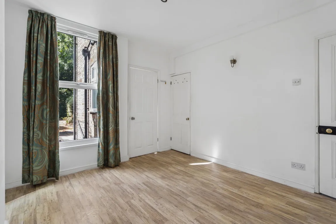 High Street, Northwood, HA6, photo 7