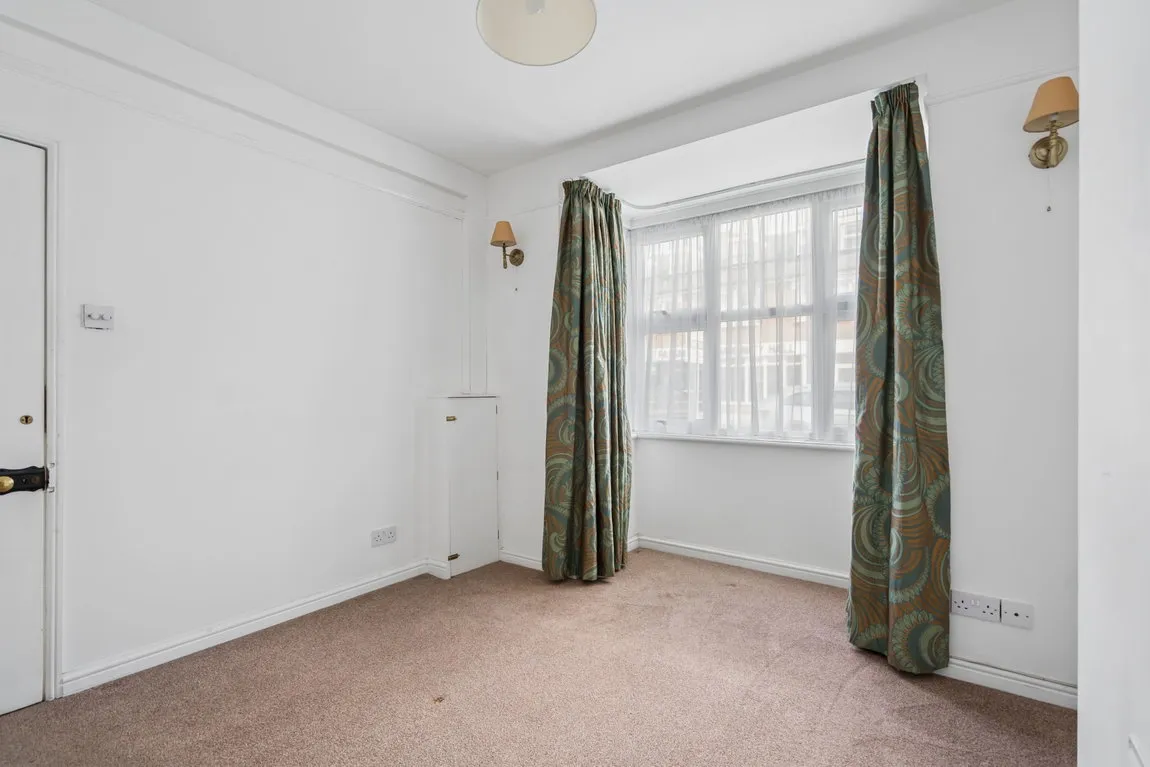High Street, Northwood, HA6, photo 5