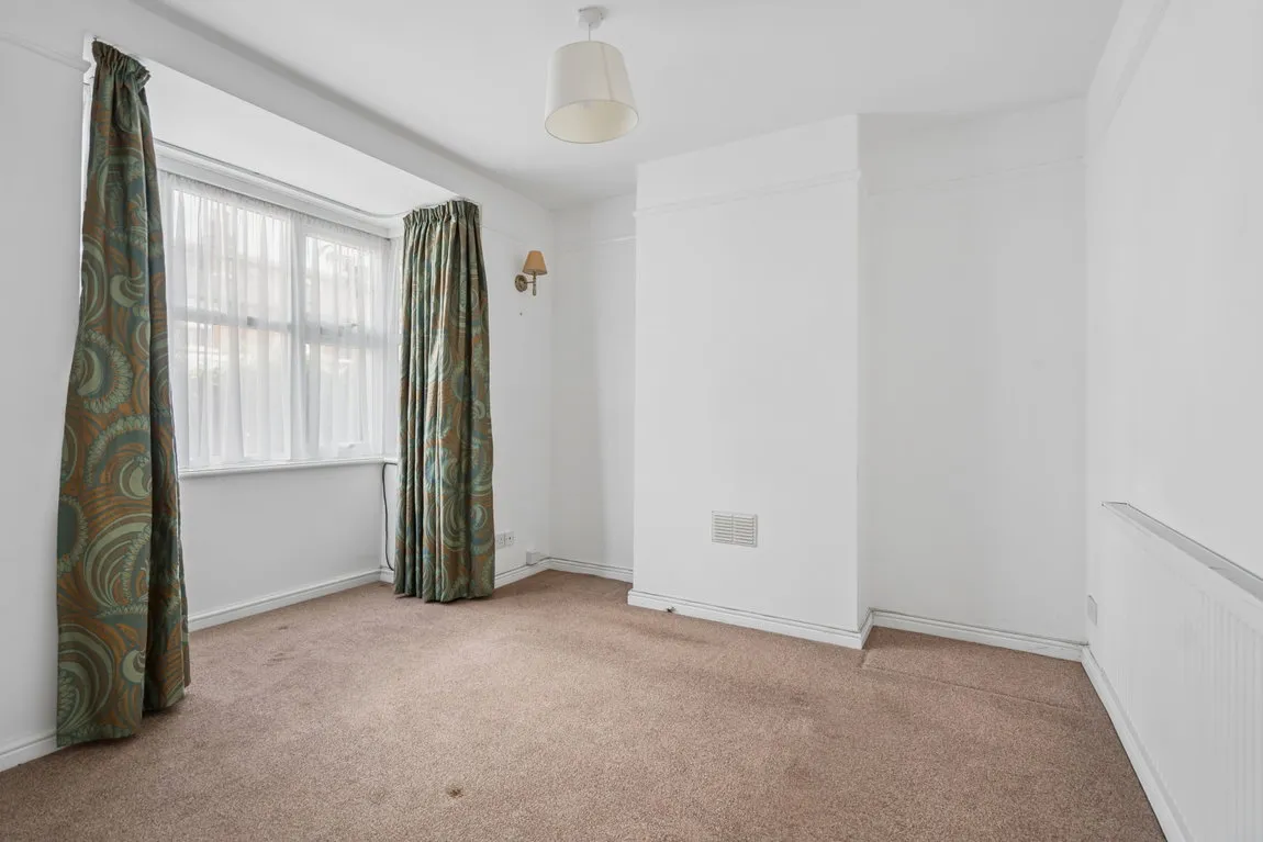 High Street, Northwood, HA6, photo 2