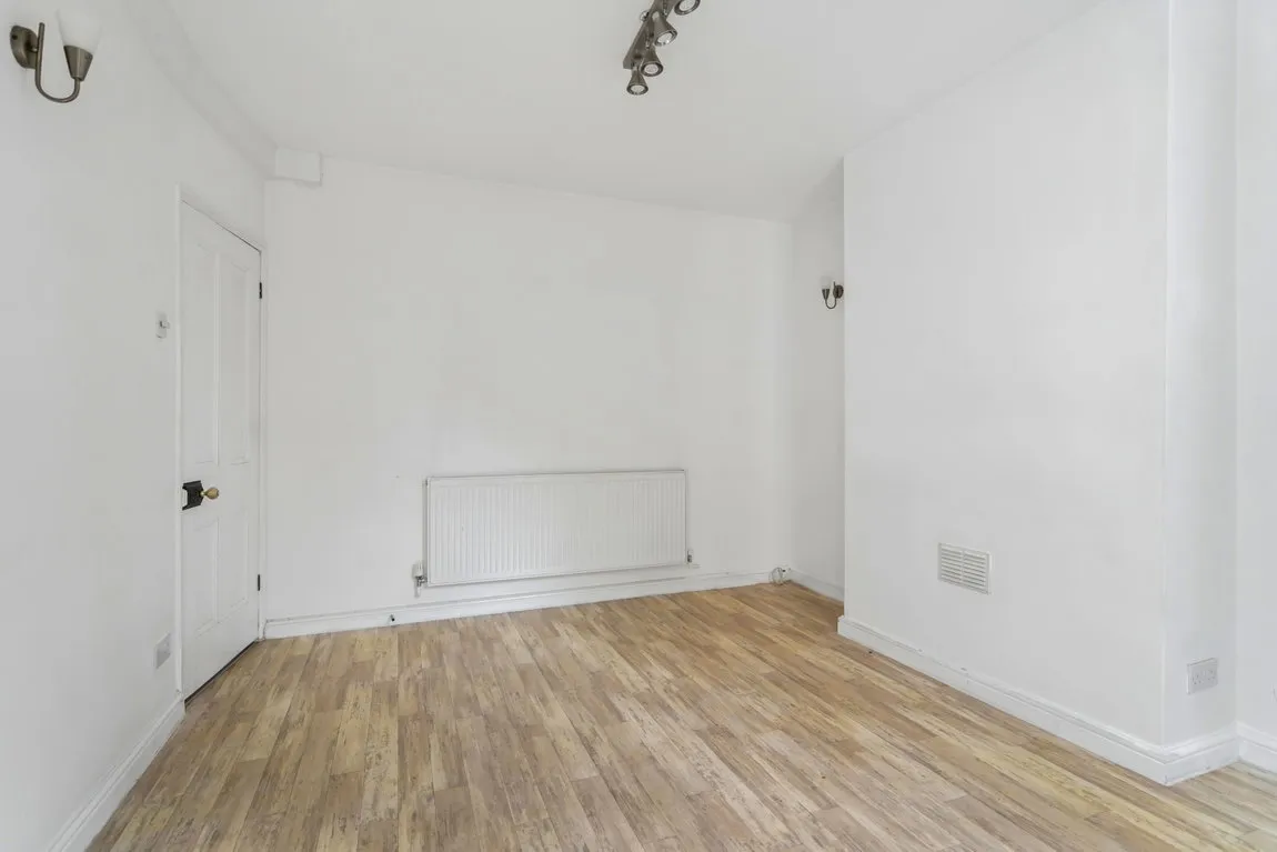 High Street, Northwood, HA6, photo 8